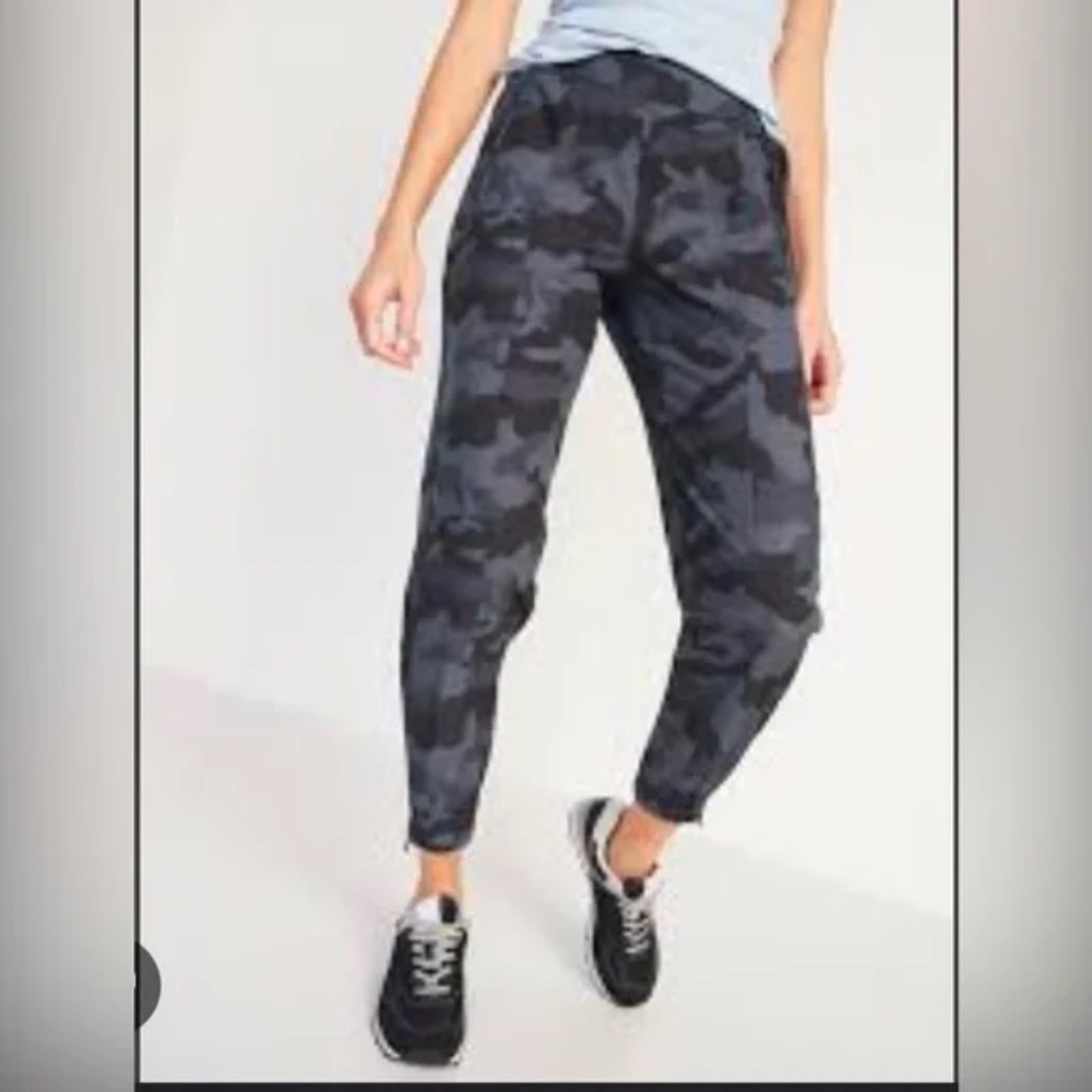 OLD NAVY ACTIVE STRETCHTECH Black Camo Joggers, Sz- M
